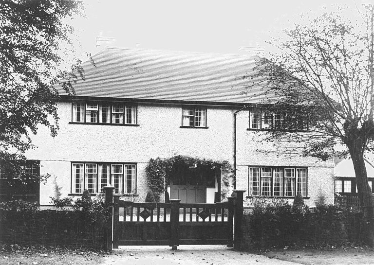 Llarrow, Old Slade Lane